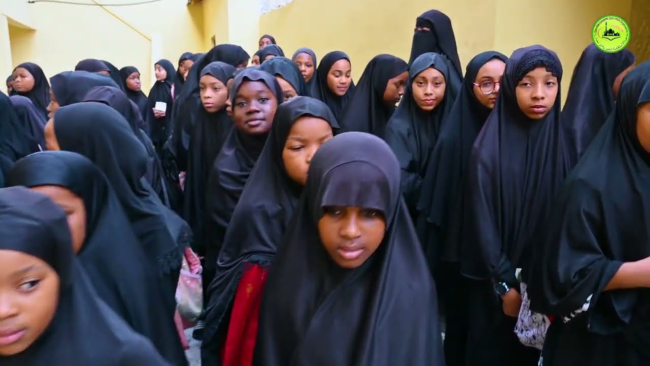 طالبات مدرسة الشيخ عبد الله الحارثي في المدينة الحجرية - زنجبار (09\02\2025)