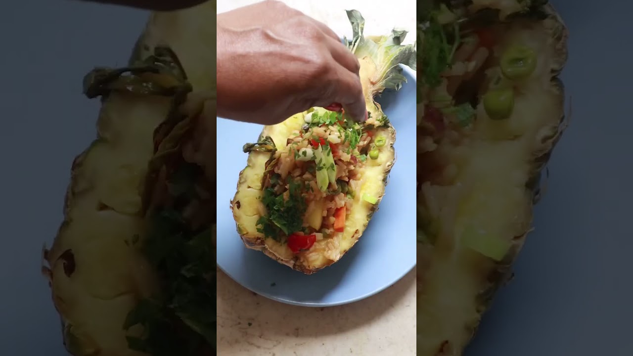Stuffed pineapple rice🍍 