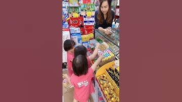 🤣让三胞胎宝宝自己去买盐会发生什么？#家有萌娃 #三胞胎vlog #爸爸帶娃記 #lovelybaby #lovelygirl