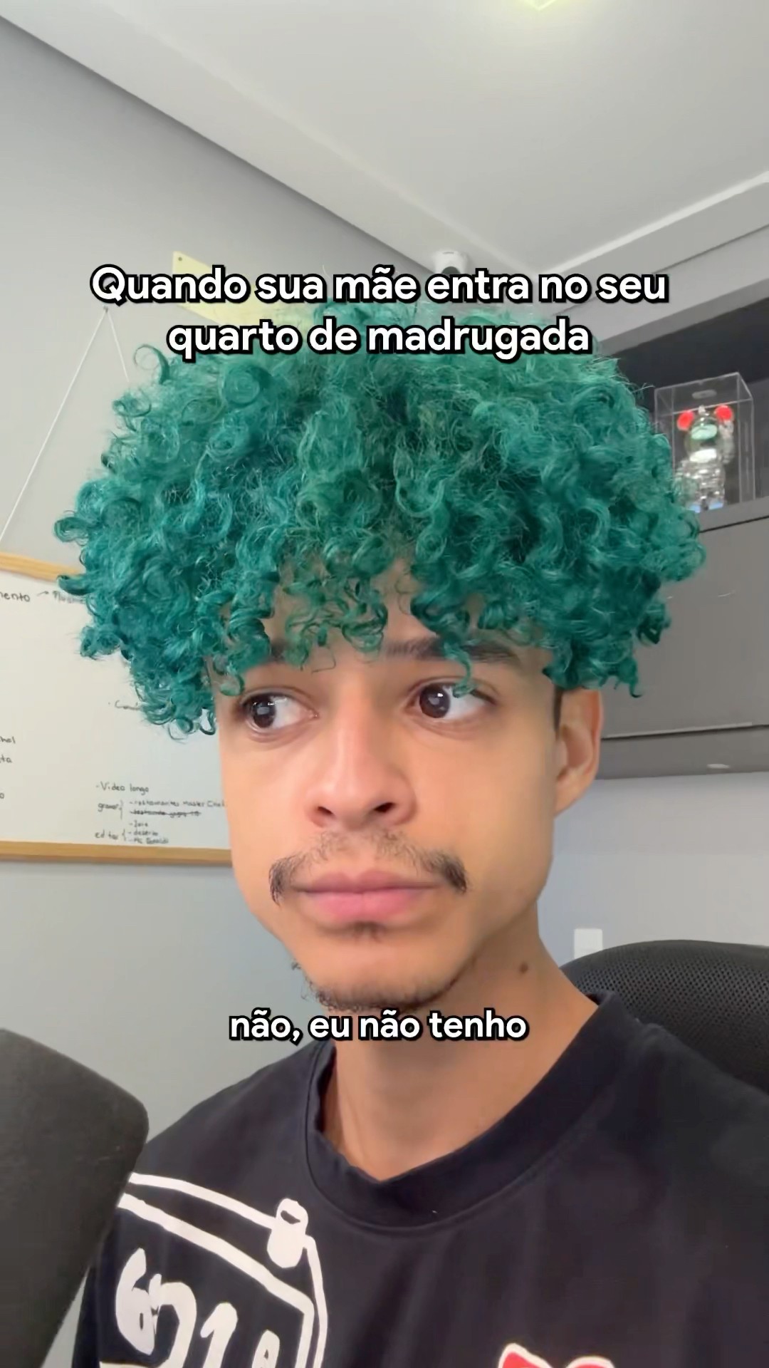 QUANDO SUA MÃE ENTRA NO SEU QUARTO