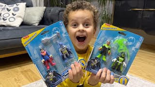 Superman,Batman,Robin,Flash hepsi Batmobile aracına biniyor @marvel @SuperFriendsNYC 