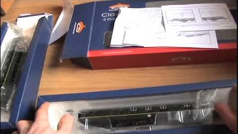 Opening The Bachmann Class 105 2 Car DMU In BR Green Livery