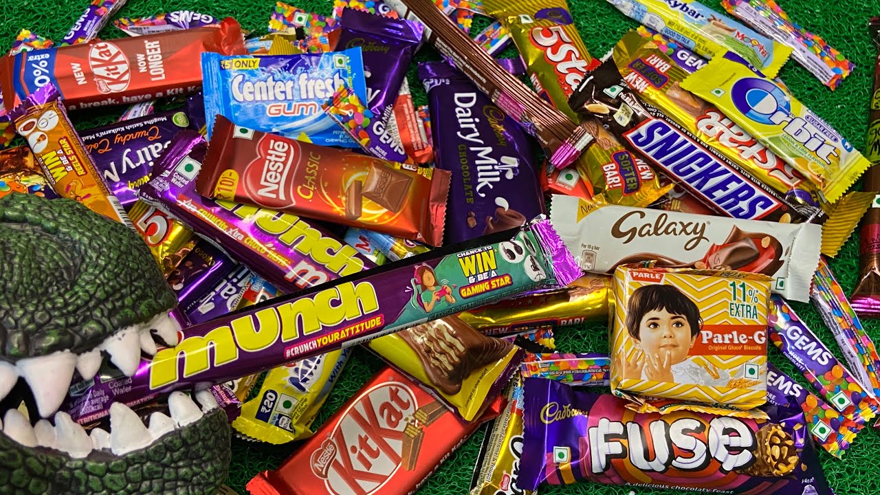 Tasty Lots of Candies ! Nestle Munch Chocolate Dinosaur Opening