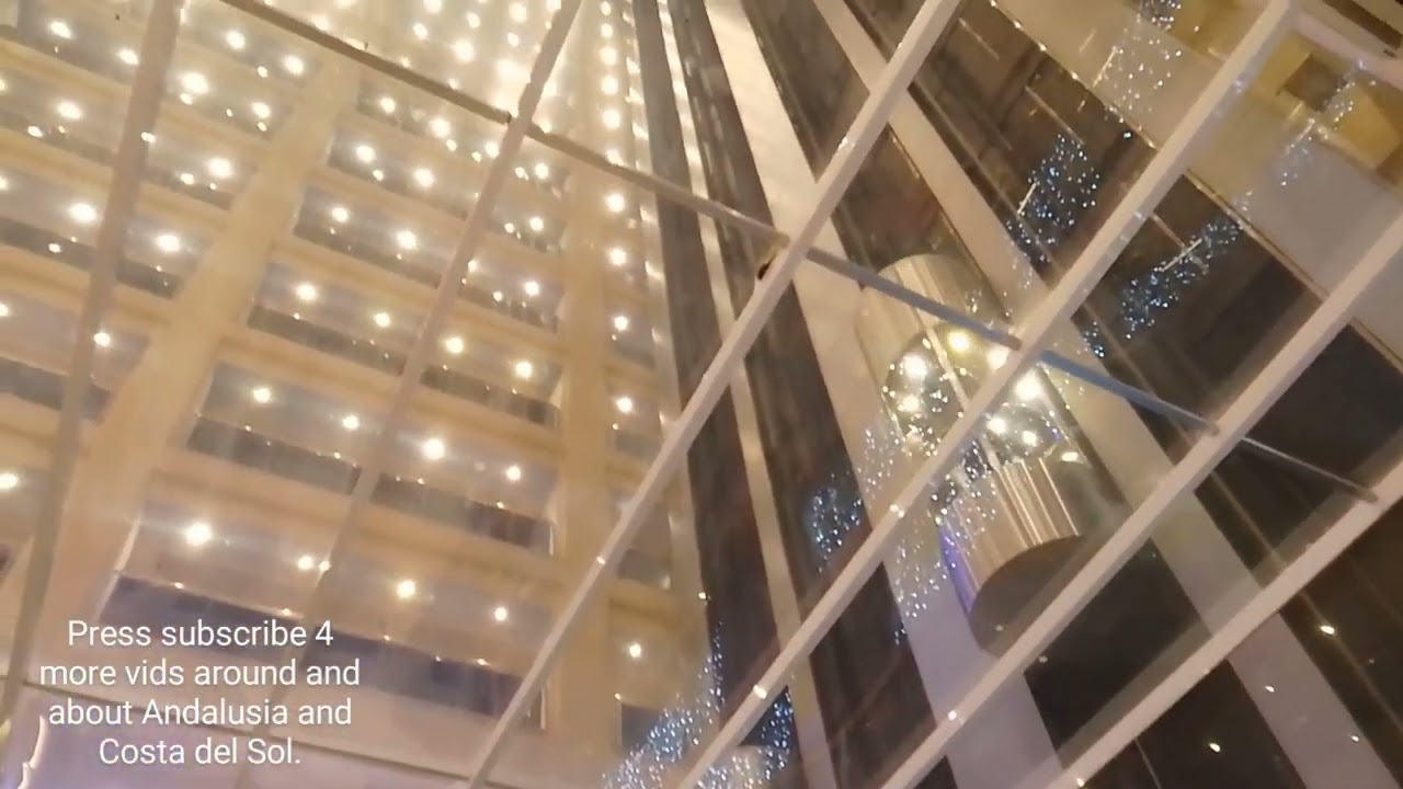 Live music at hotel Yaramar, flashy elevators , helpful Spanish waitress 10 Dec 2023 