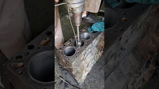 #Cummins #engineblock #Honing #Engine #piston #shortfeed