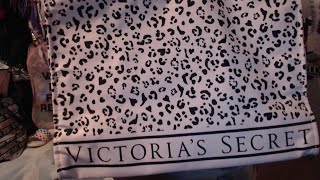 *PERK OF THE MONTH* ____FREE TOTE WITH VS CC PURCHASE