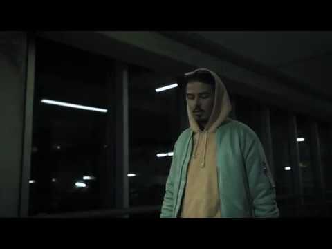 Assista ao videoclipe da música {trackName} de {artistName}