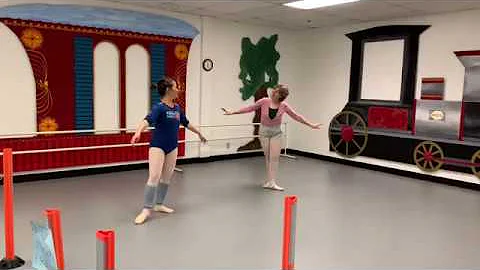 Dancers Heidi McLean and Zilan Chen in rehearsal f...