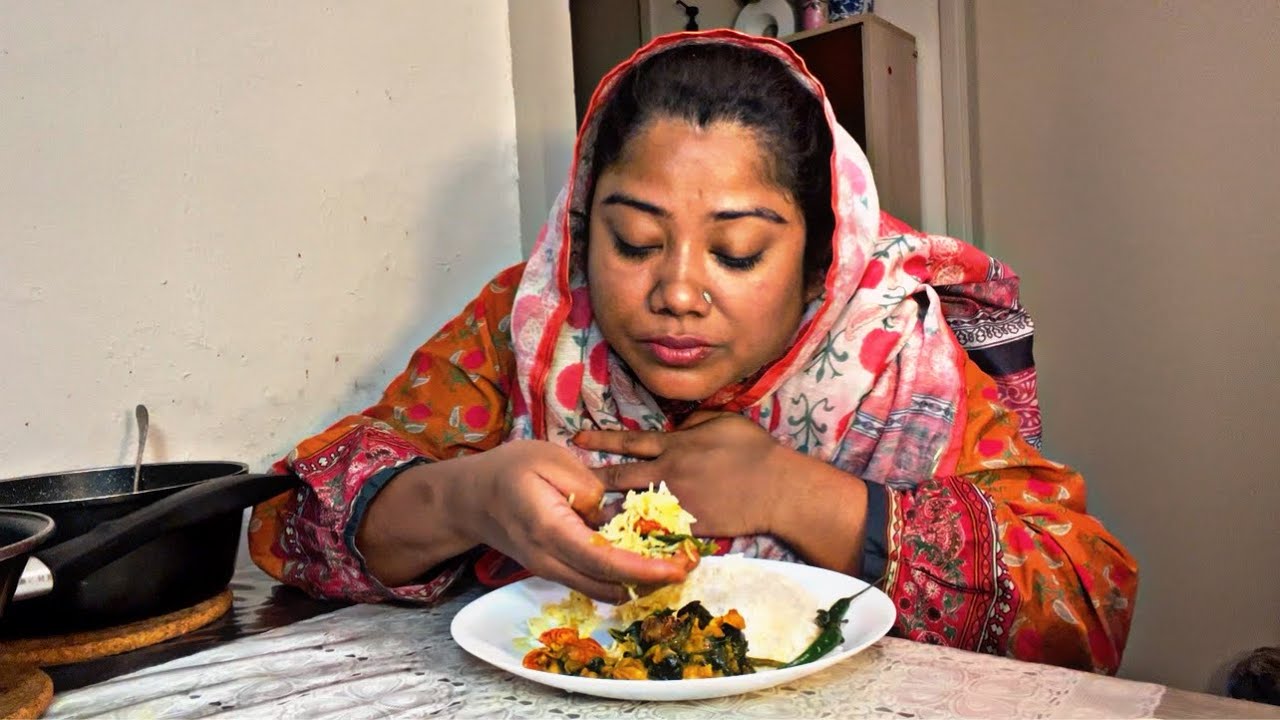 পুঁইশাক ডাল দিয়ে চিংড়ি মাছের একটা রেসিপি সাথে ইলিশ মাছের ঝাল রেসিপি দুইটা তরকারি ট্রাই করতে পারেন