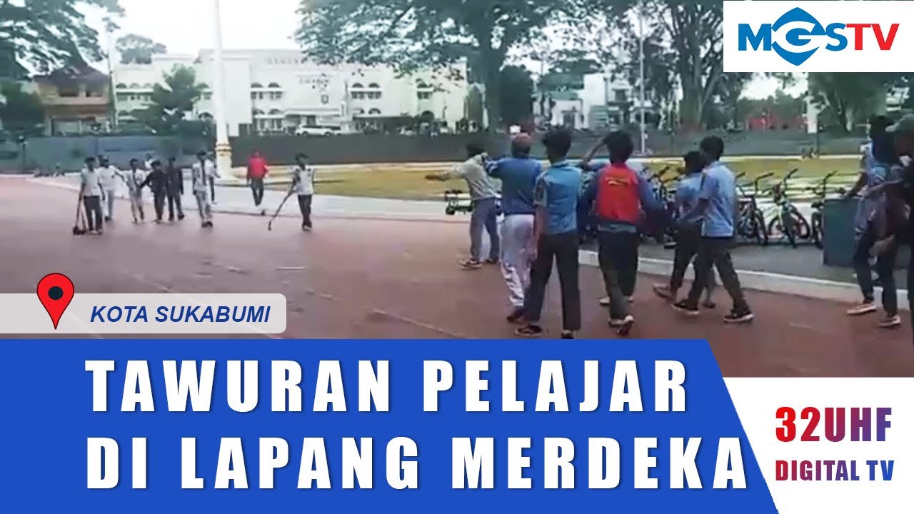 TAWURAN DUA KELOMPOK PELAJAR SMK DI LAPANG MERDEKA SUKABUMI