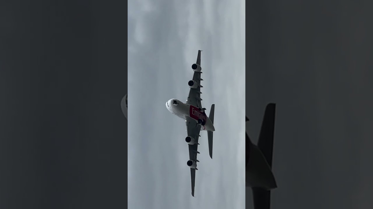 Emirates Airlines Flight ✈️ 380 London International Airport Heathrow