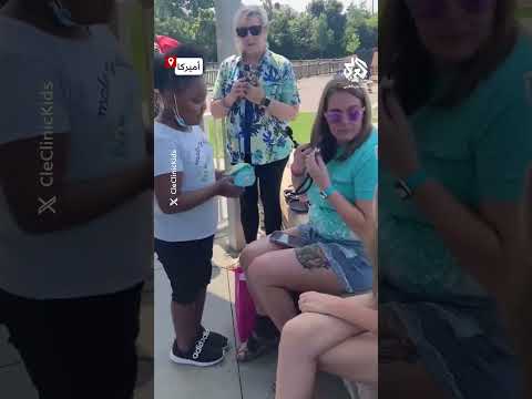 في لحظة إنسانية نادرة أم تلتقي الطفلة التي تحمل قلب ابنتها وتستمع لنبضه بعد عام من التبرع