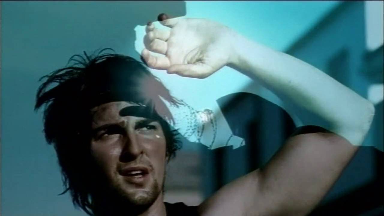 Chicane feat. Peter Cunnah - Love On The Run