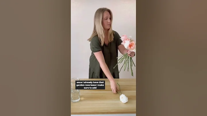 A Spiral Bouquet Using Two Types of Flowers