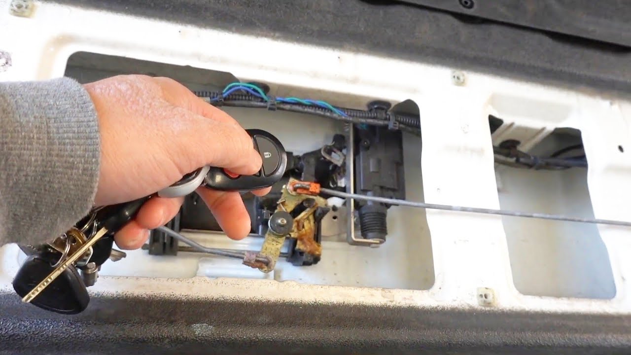 Power TailGate Won't Lock Pop N Lock HACK on my Toyota Tundra YouTube