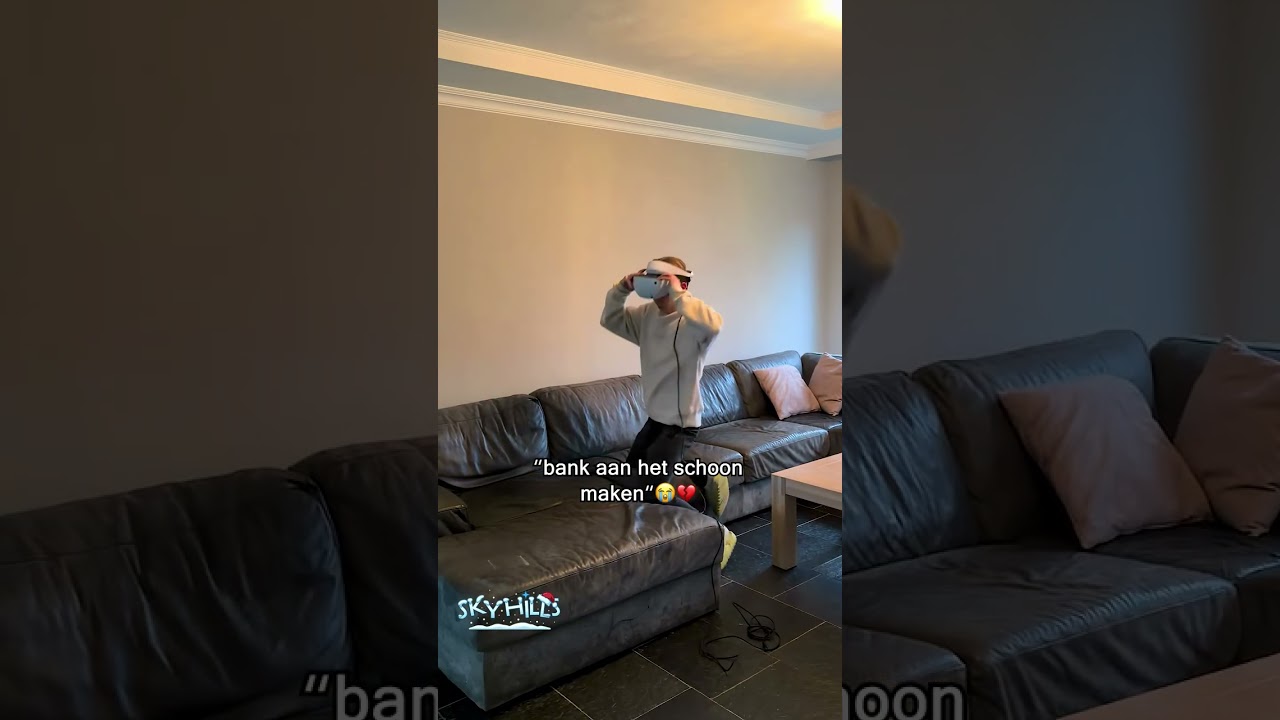 "bank aan het schoonmaken"😭💔 #bankschoonmaken #vrprank #nlmemes #viraal #shorts
