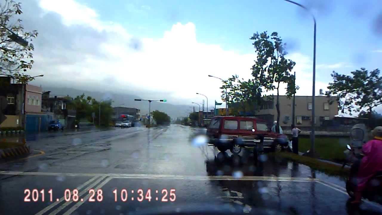 2011 08 28 礁溪鄉礁溪路二段車禍早上10 33分 Youtube