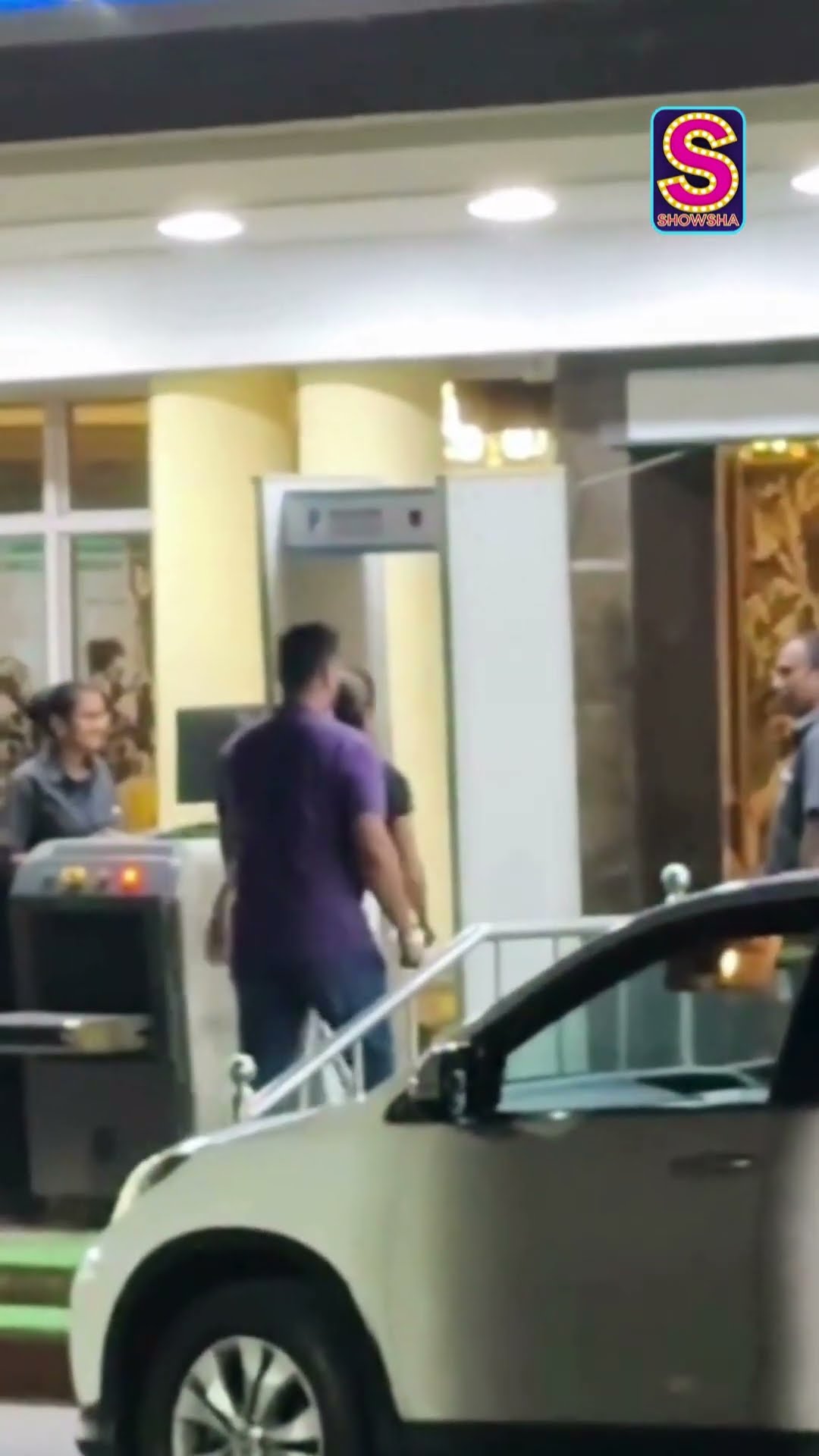 Sara Ali Khan Back At Lilavati Hospital To Check Up On Dad Saif After Attack | N18S | #shorts