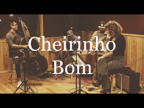 Bass solo on Cheirinho bom, with Louanna