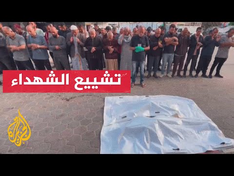 أهالي مدينة دير البلح يشيعون جثامين 9 شهداء من مستشفى شهداء الأقصى