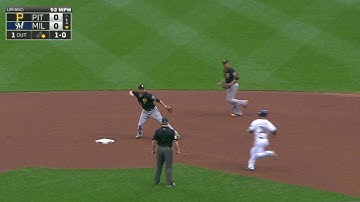 PIT@MIL: Walker, Mercer turn a double play