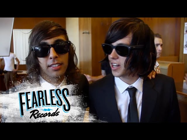 Pierce The Veil - Behind The Scenes of King For A Day class=