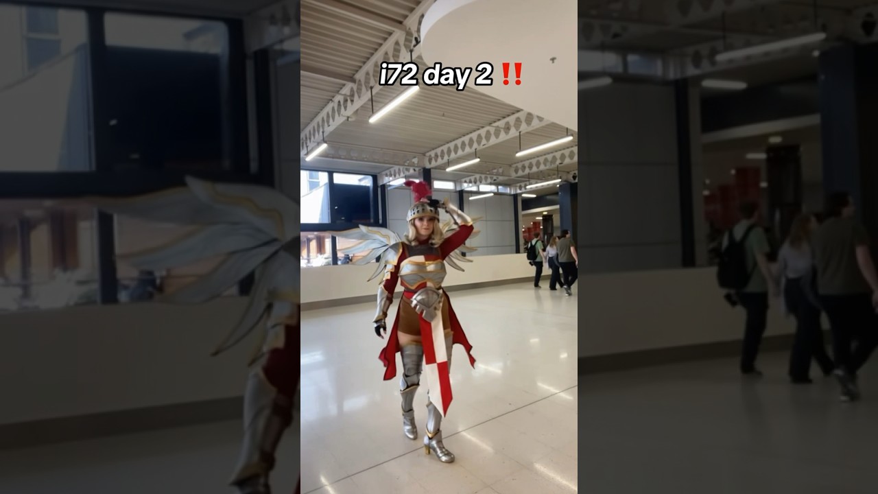 Royal Knight Mercy Cosplay at Insomnia! (Hi I’m new to YouTube Shorts! 👋) #cosplay#mercy #overwatch