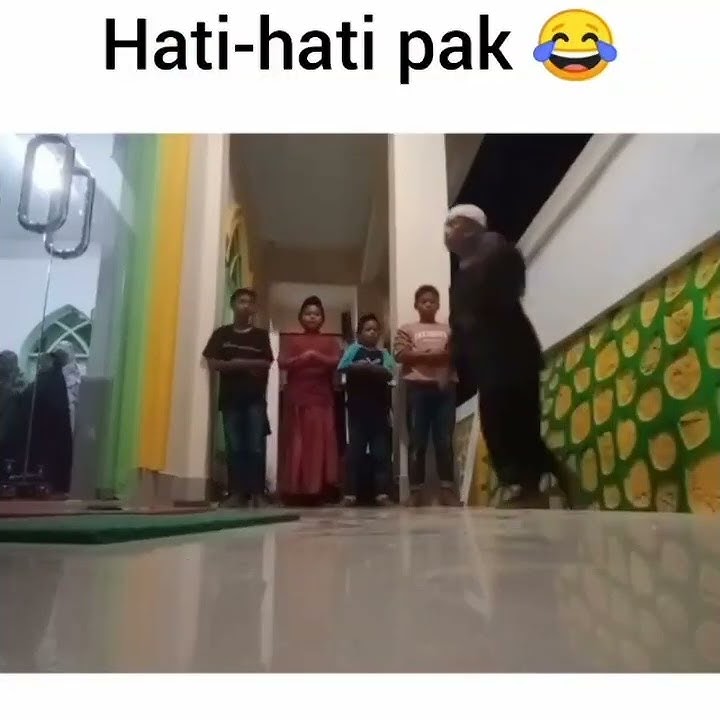 video lucu bapak kejedot pintu kaca
