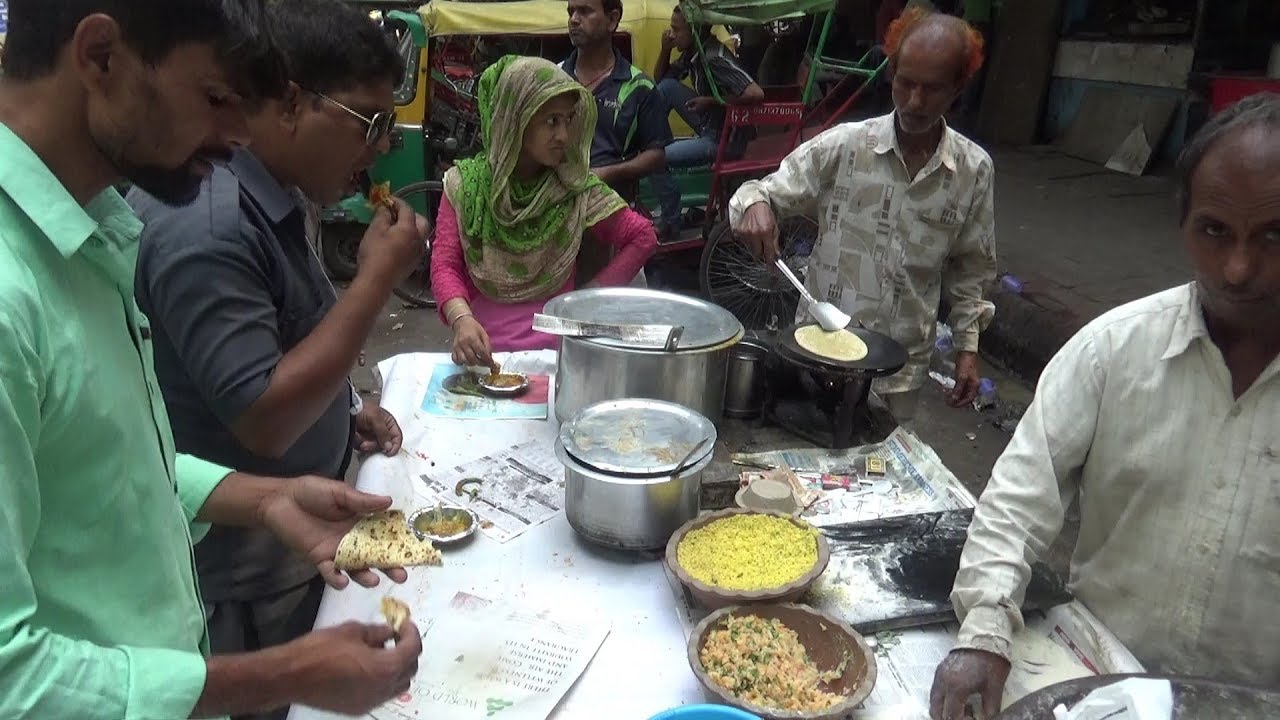 Dal Ki Roti Two Piece Only 10 Rs | Besides Nizamuddin Railway Station New Delhi | Indian Food Loves You