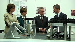El Lehendakari visita en Elgoibar la empresa AVS, centrada en la Industria de la Ciencia screenshot 2