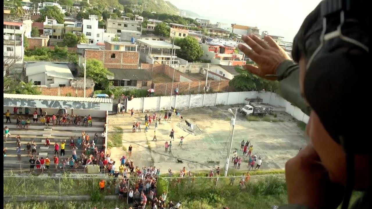 REPORTAJE Gobierno peruano llevo ayuda humanitaria al Ecuador