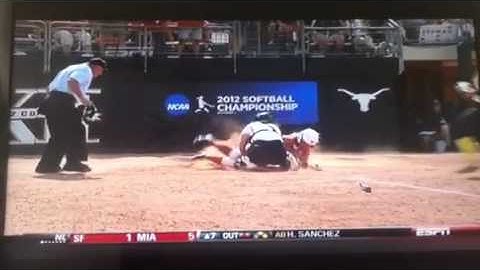 Texas vs Oregon softball fight