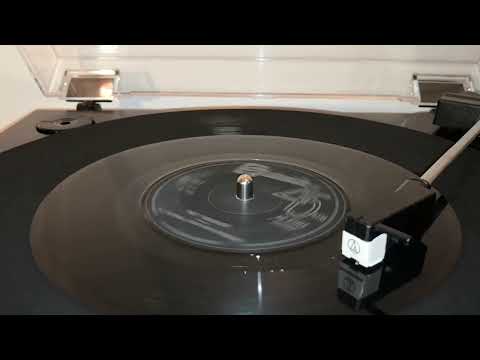 B. Bumble & The Stingers - Nutrocker (1972 7" Single)