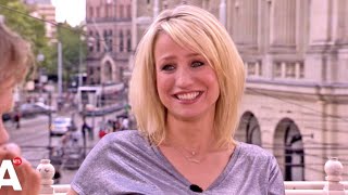 Ontboezemingen Van Presentatrice Dionne Stax In De Zwoele Stad