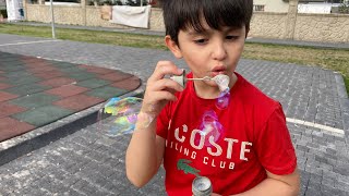 Göktuğ Ve Güneş Baloncuk Makinesiyle Baloncuk Yapıyor / Eğlenceli Çocuk Ları / Funny Kids