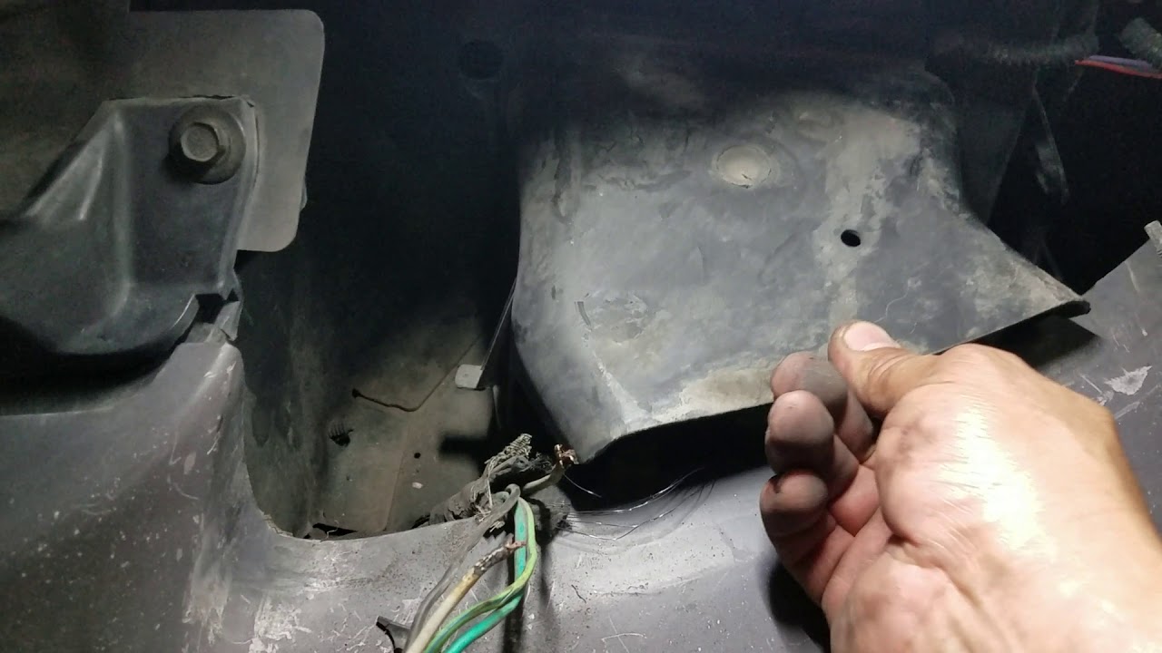 1999 Plymouth grand Voyager cooling fan relay location