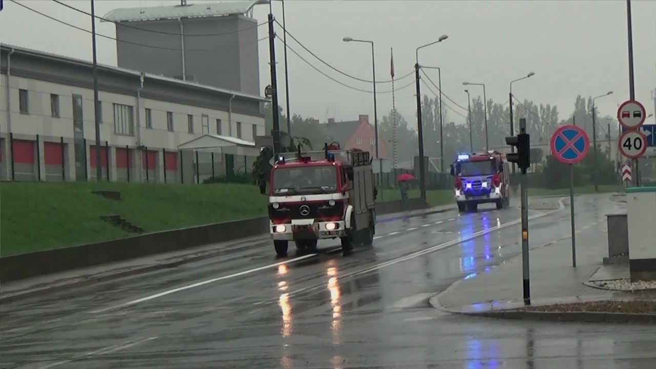 [Alarmowo w deszczu] Wyjazdy i przejazdy Straży Pożarnej w Bielsku-Białej