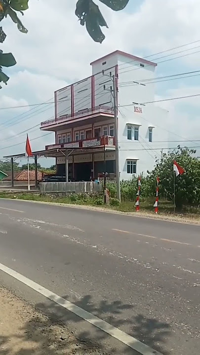 TRUK GIGA ISUZU NMR 71 MUATAN SAWIT MENUJU KE ARAH PABRIK MESUJI LAMPUNG