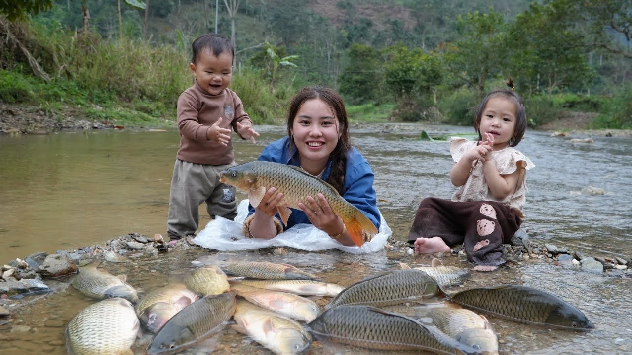 Single mother of two catches giant fish - takes them to market to sell ...