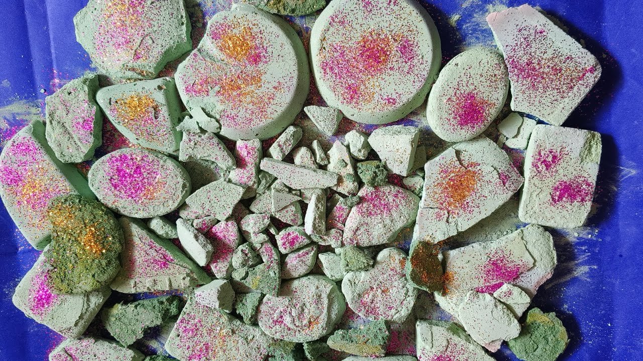 Crispy & dusty breaking glitter coated chalk 