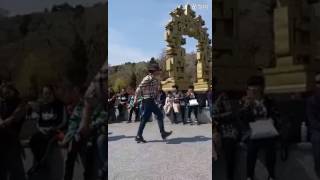 Eri̇k Dali Oynayan Çi̇nli̇leri̇n Orji̇nal Performansi