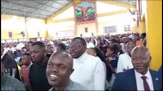 Tuimbe kwa shangwe na furaha.