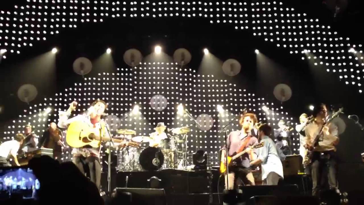 Mumford & Sons ft Dawes - Little Help From My Friends - London O2 Arena ...