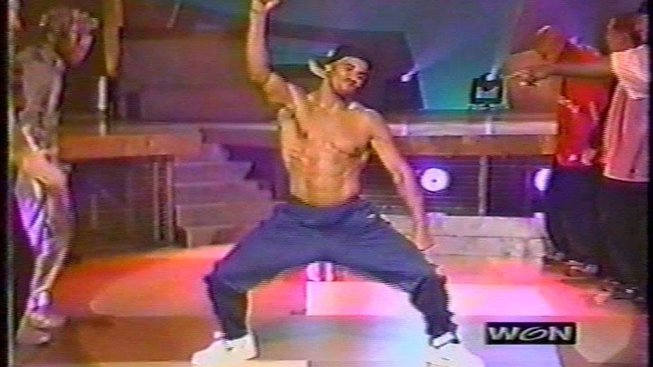 Shemar Moore dances on Soul Train Line (2001) Chords - Chordify.