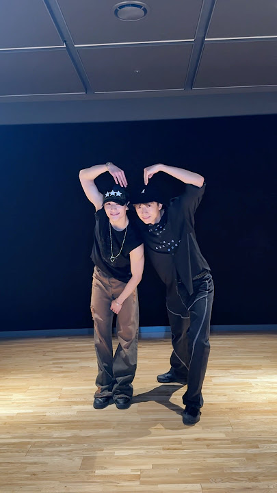 #현진 의 #CEREMONYchallenge w/ #2PM #JangWooyoung #장우영 선배님!✨ #StrayKids #스트레이키즈 #KARMA #CEREMONY