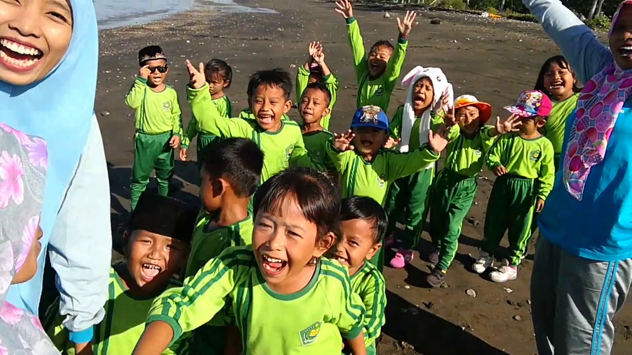 RA Al Mu'awanah Rekreasi Ke Pantai Baluk Rening - YouTube