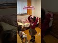 弟も頑張って踊ってる