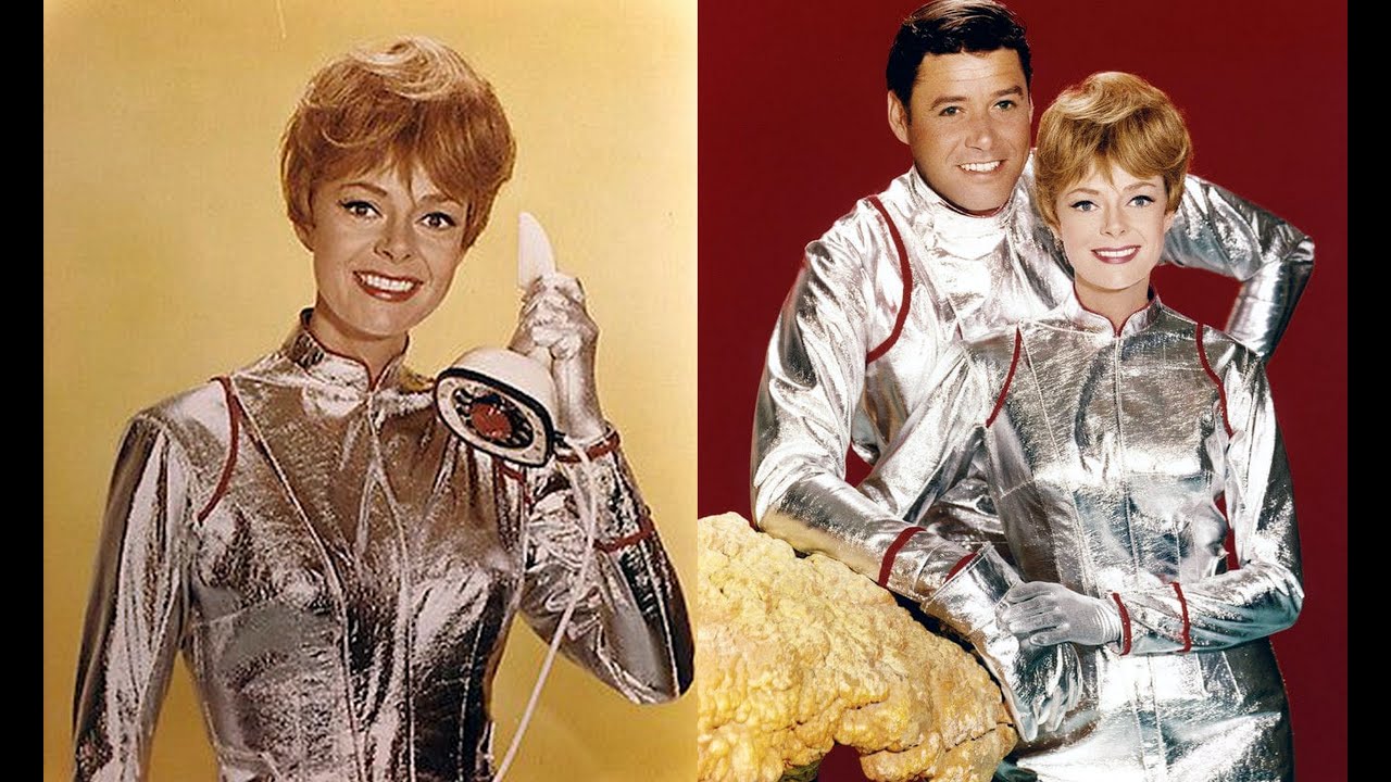 Como Está a Dr. Maureen Robinson da Série Perdidos no Espaço.