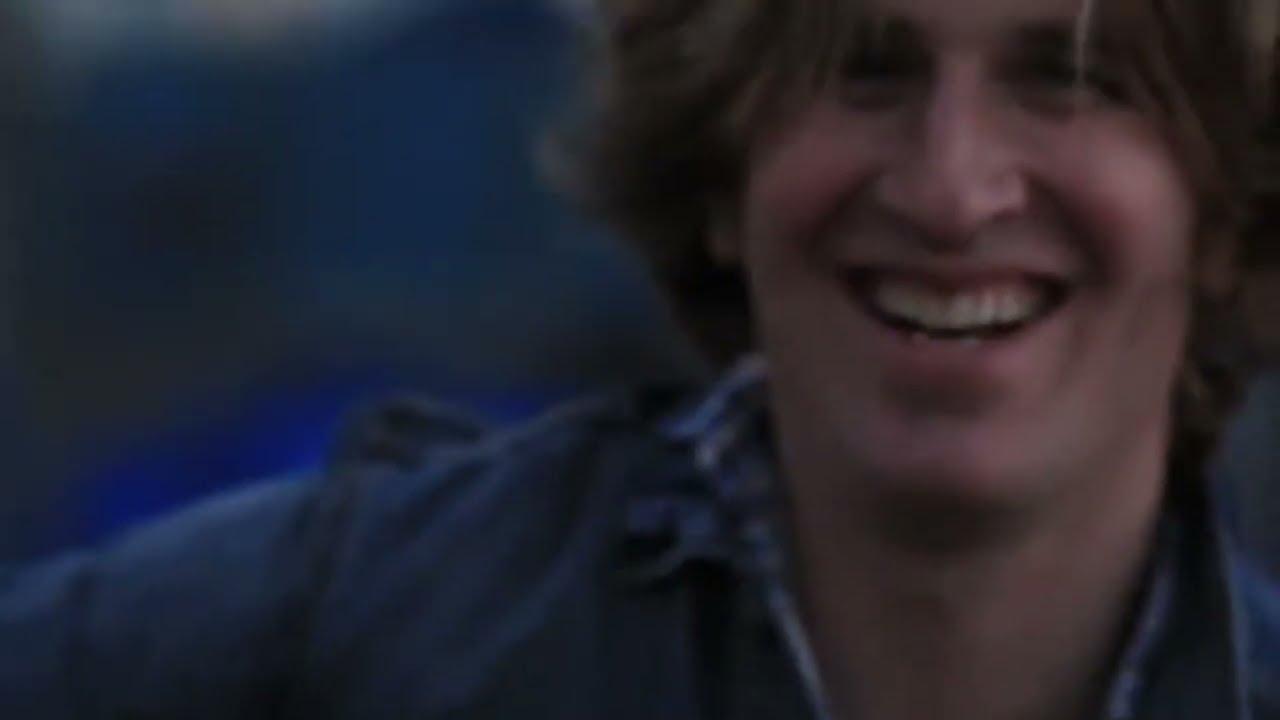 Michael Colton- Busted (Official Music Video) auf YouTube ansehen Michael Colton- Busted (Official Music Video) auf YouTube ansehen