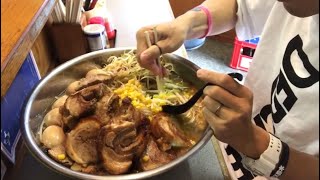 【大食い】焼き目が香ばしいチャーシューと味噌ラーメン（麺10玉）【MAX鈴木】【マックス鈴木】